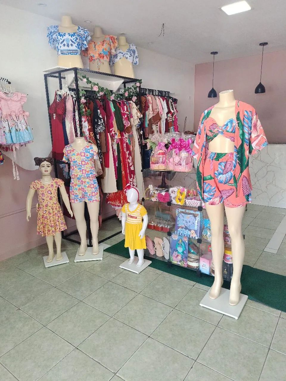 Passo ponto completo, loja de roupa femina , infantil e juvenil. 