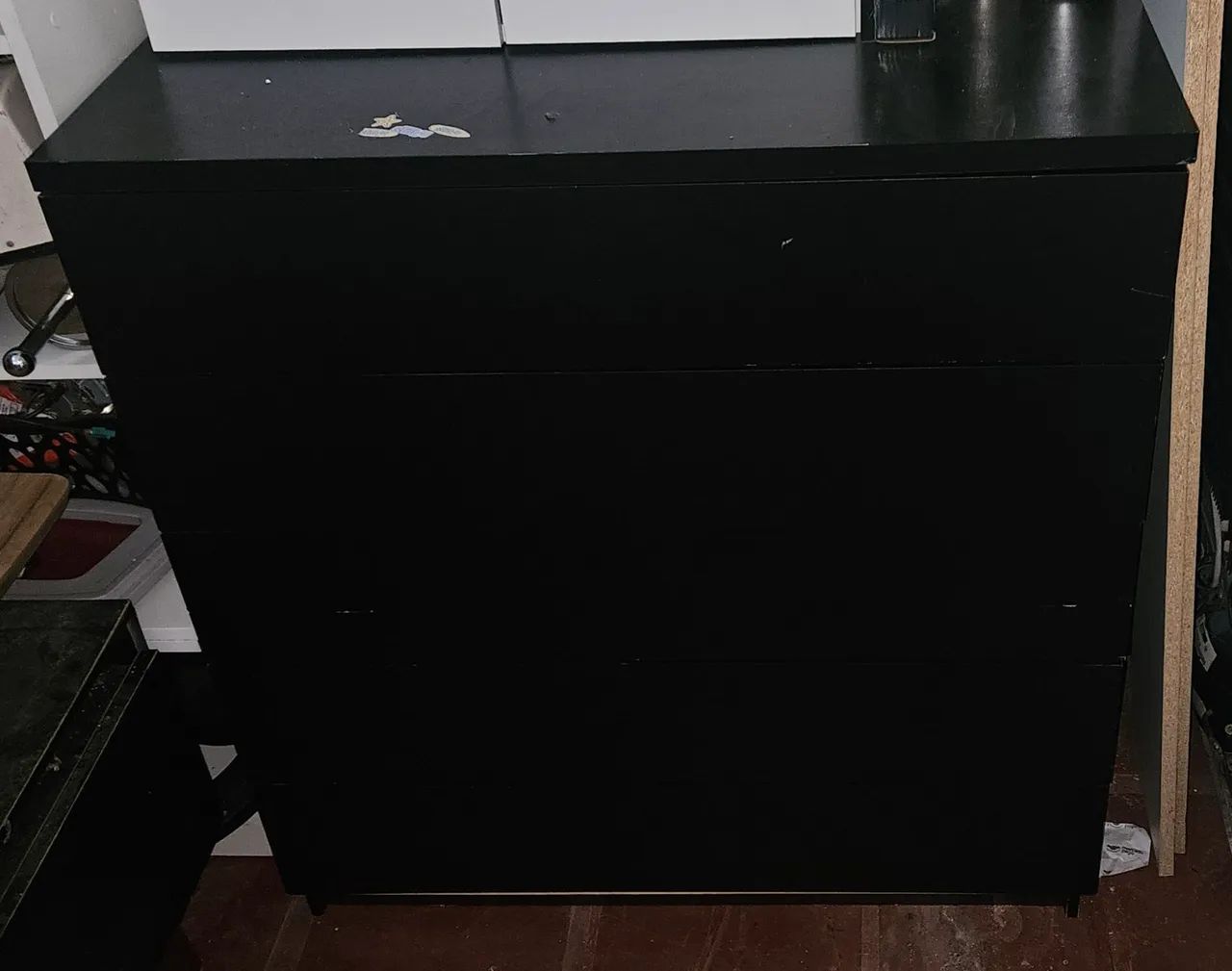 Cômoda preta 4 gavetas.  - Foto 3