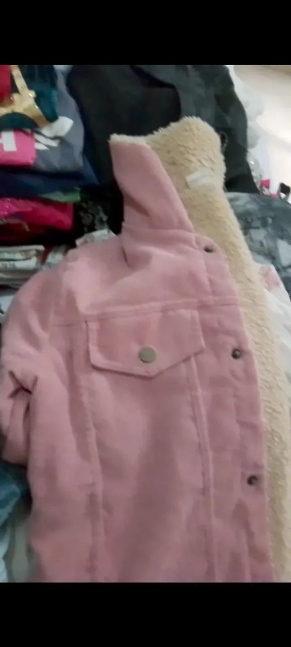 Lote enorme de roupas semi novas e novas - Foto 5