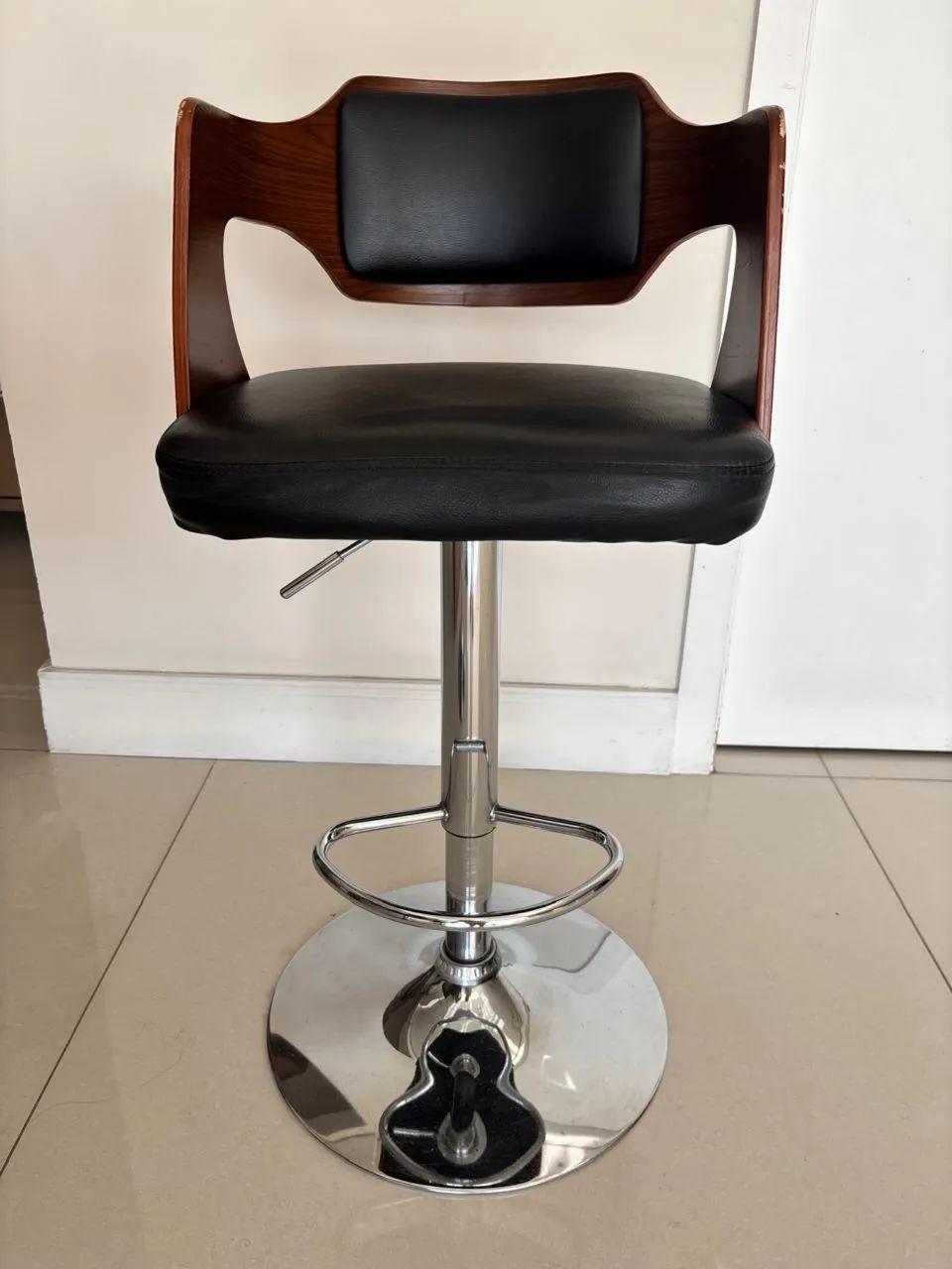 Banquetas com encosto amadeirado!  - Foto 4