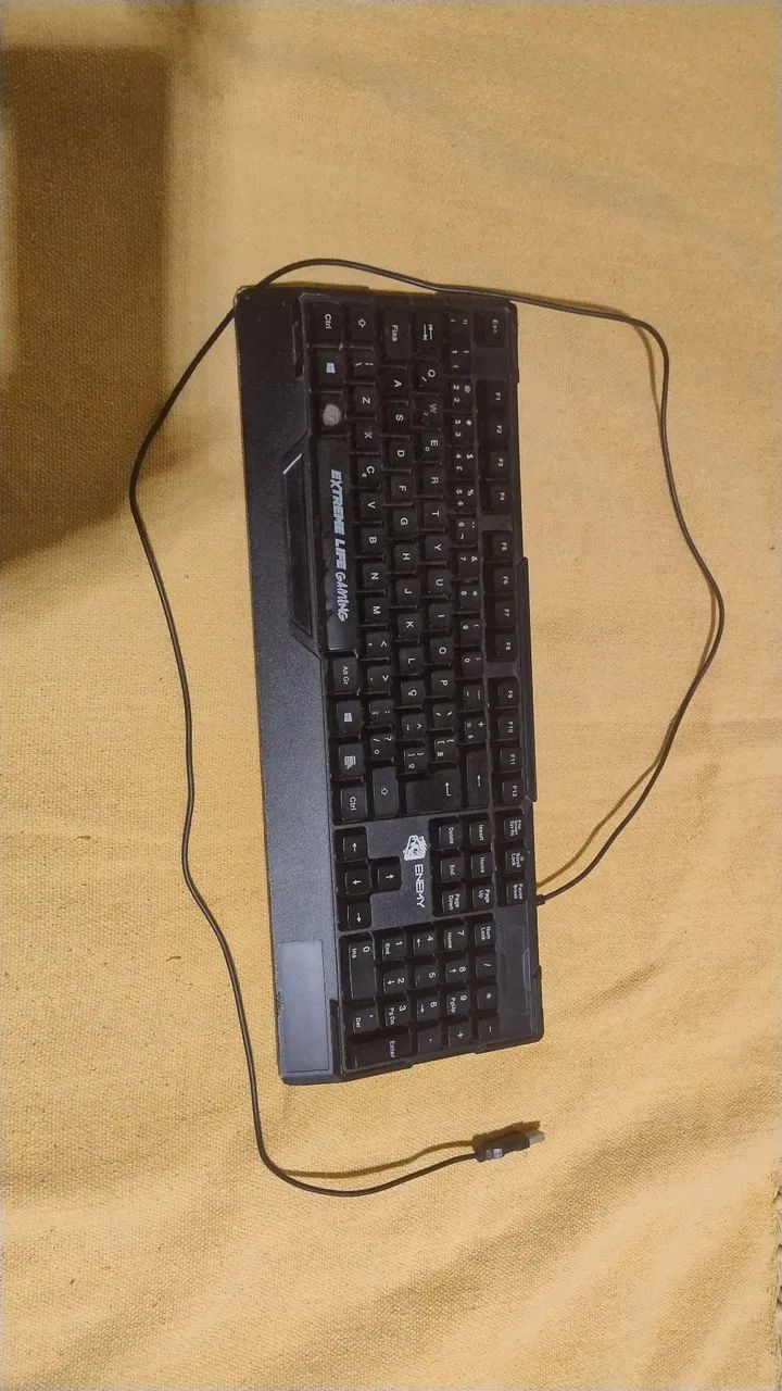 TECLADOS COM DEFEITO 