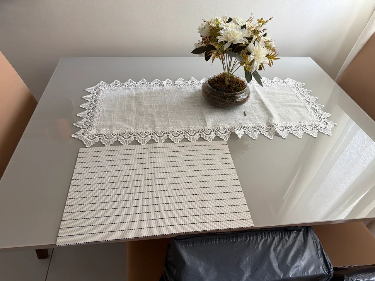 Vende-se mesa  sem cadeira em perfeito estado