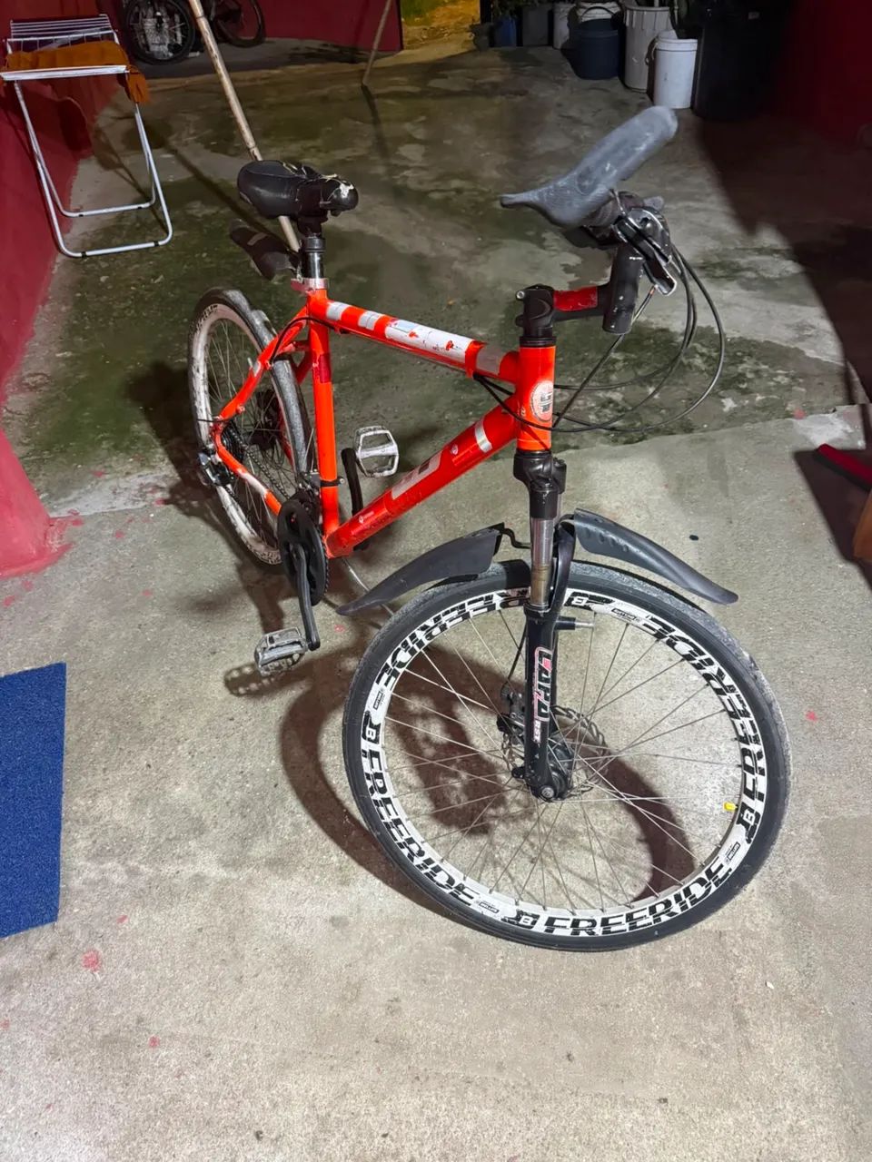 Vendo bicicleta semi nova 