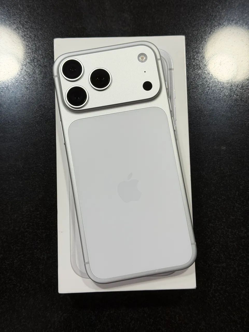 iPhone 17 pro Max 256gb UM MÊS DE USO!
