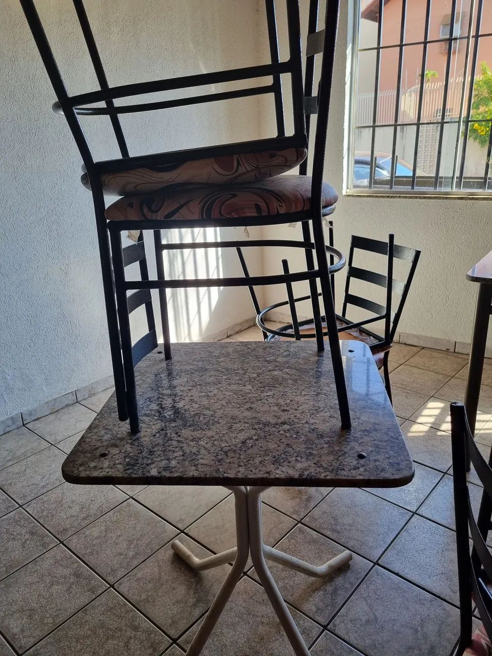 Mesa mármore com 6 cadeiras  - Foto 3