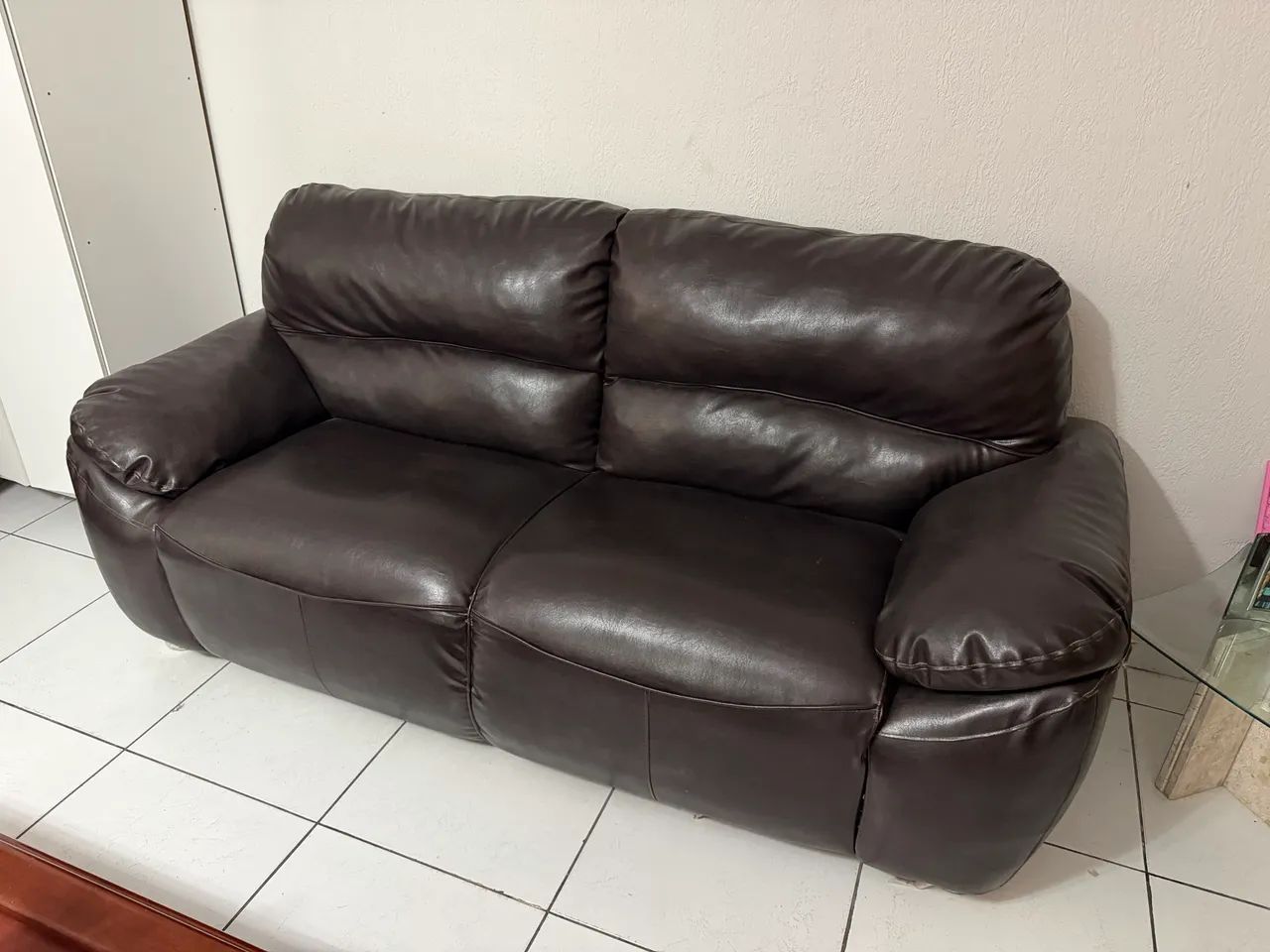 2 sofás couro 