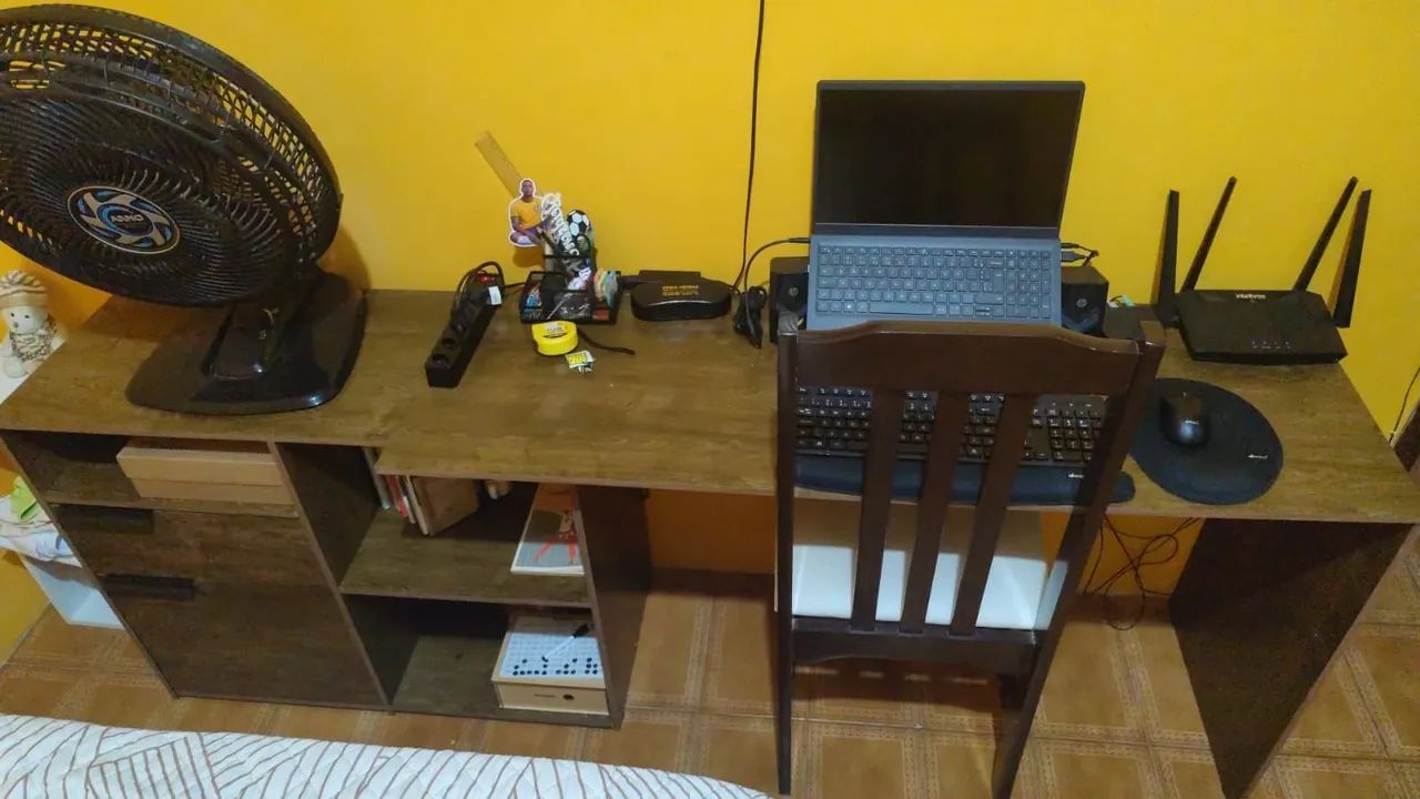 Bancada para escritório, quarto, sala, etc.