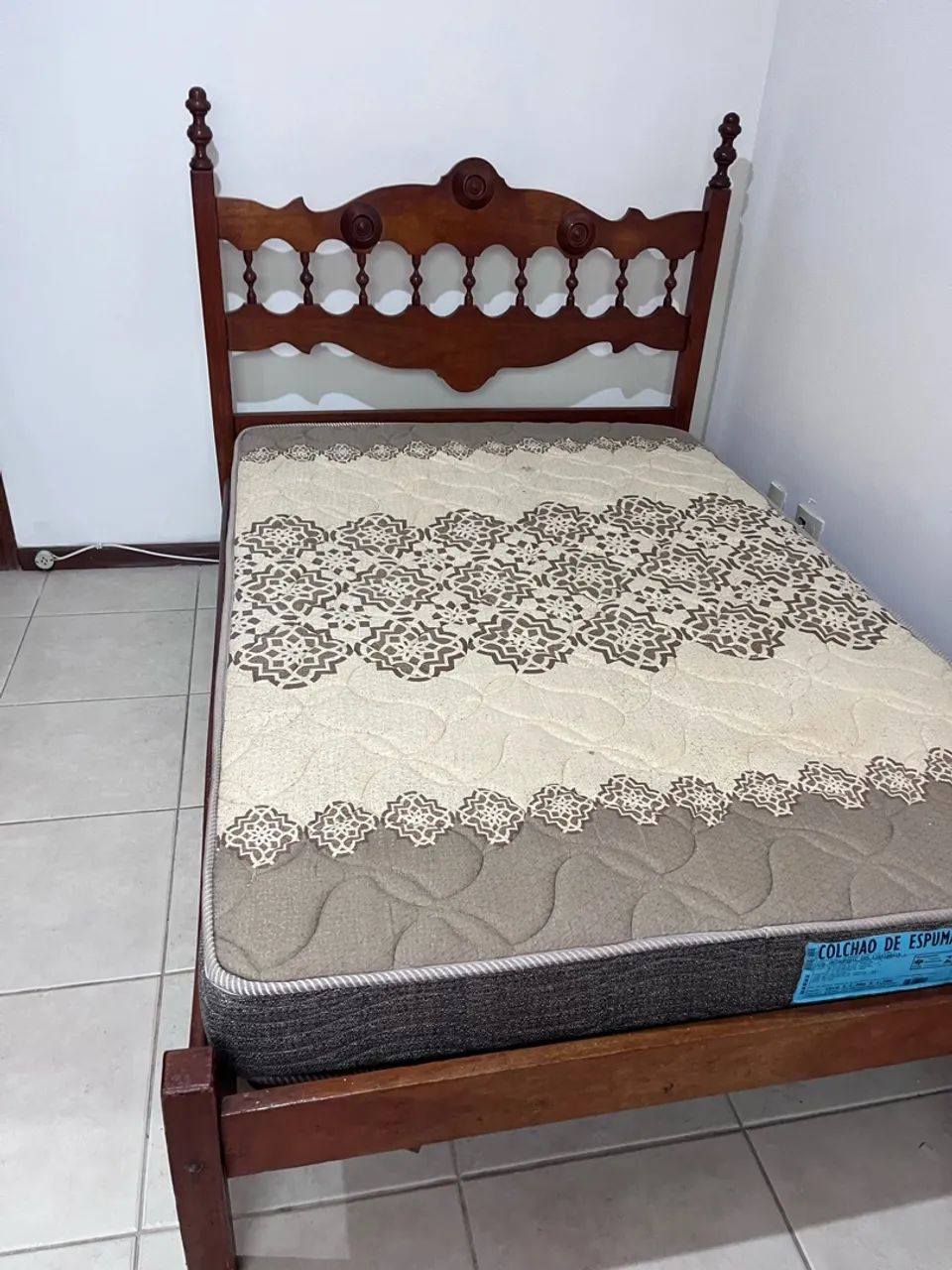 Cama em madeira maciça com colchão casal - Foto 3