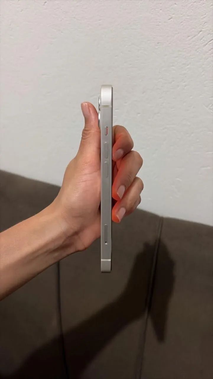 Vendo iPhone 14 com caixa semi novo - Foto 4