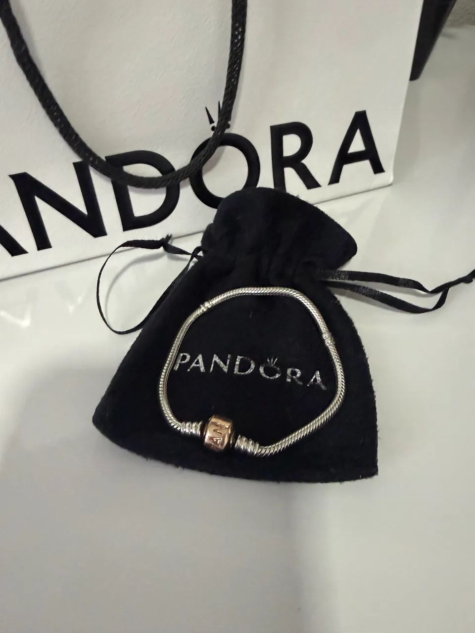 Pandora pulseira prata com fecho ouro rosê