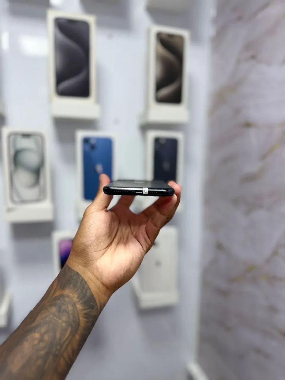 IPHONE 11 PRO MAX 64GB TELA NOVA<br>R$ 1.350,00 - Foto 3