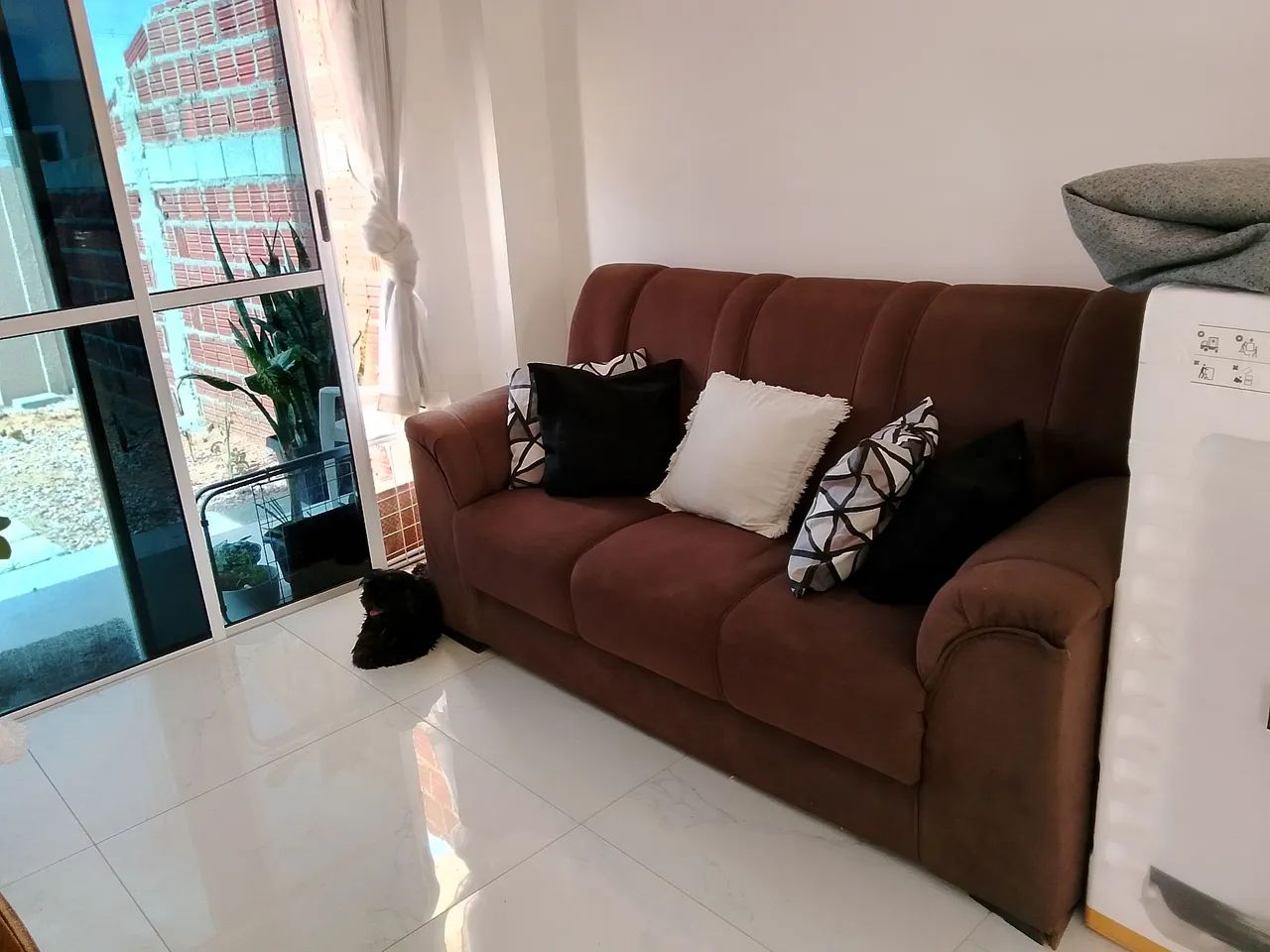 Vendo sofá de três lugares 64994027749123124