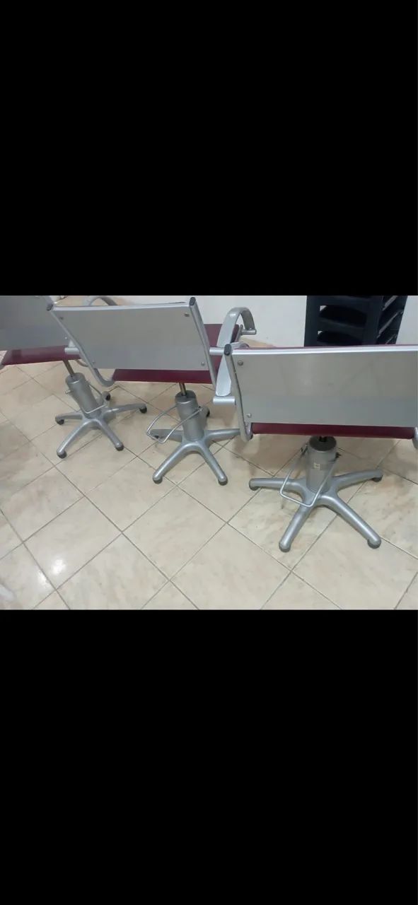 Vendo moveis de salão! 3 cadeiras 2 lavatórios 1 maca  - Foto 3