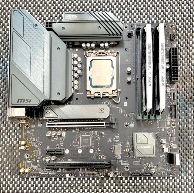 i5-12400FとB660M BAZOOKA他 Kit Placa-mãe Msi B660M Bazooka 1700 + Core i5-12400F + 16Gb