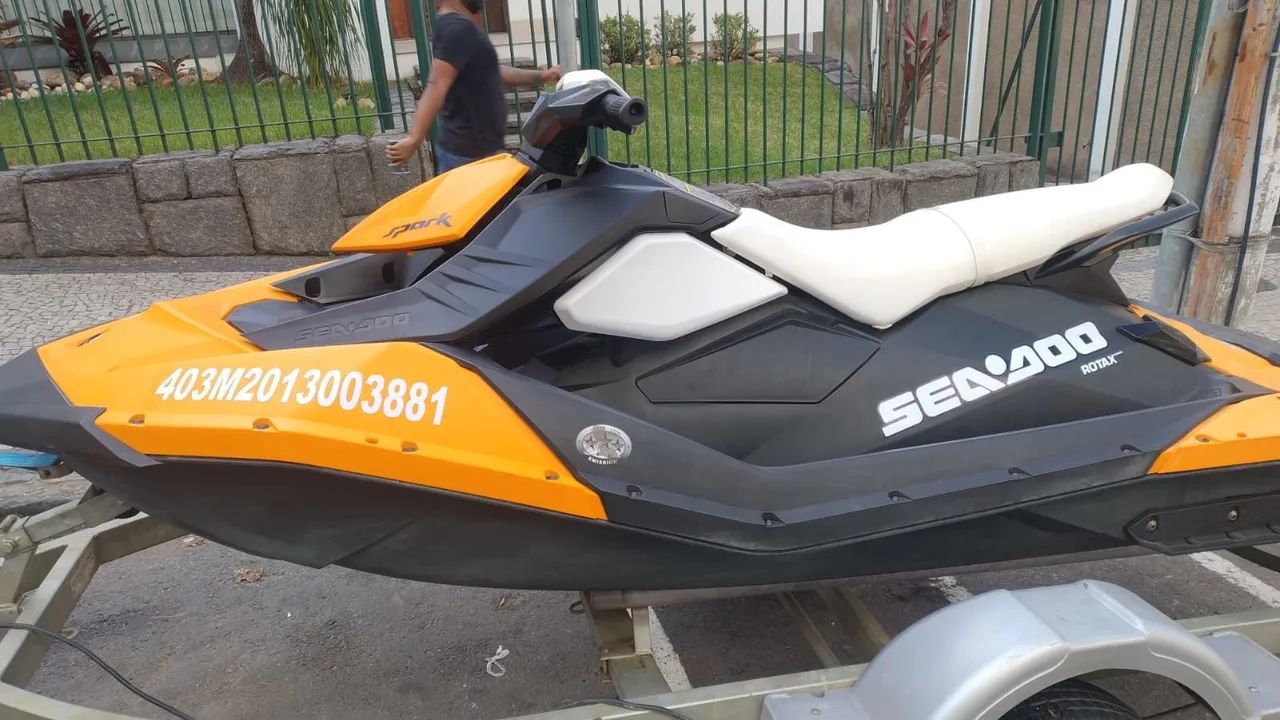 Sparck seadoo raro 27 horas  - Foto 2