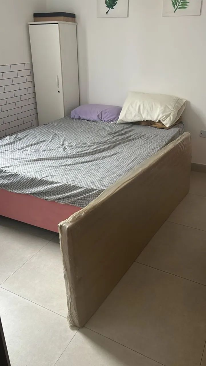 Vendo cama casal = base + colchão 