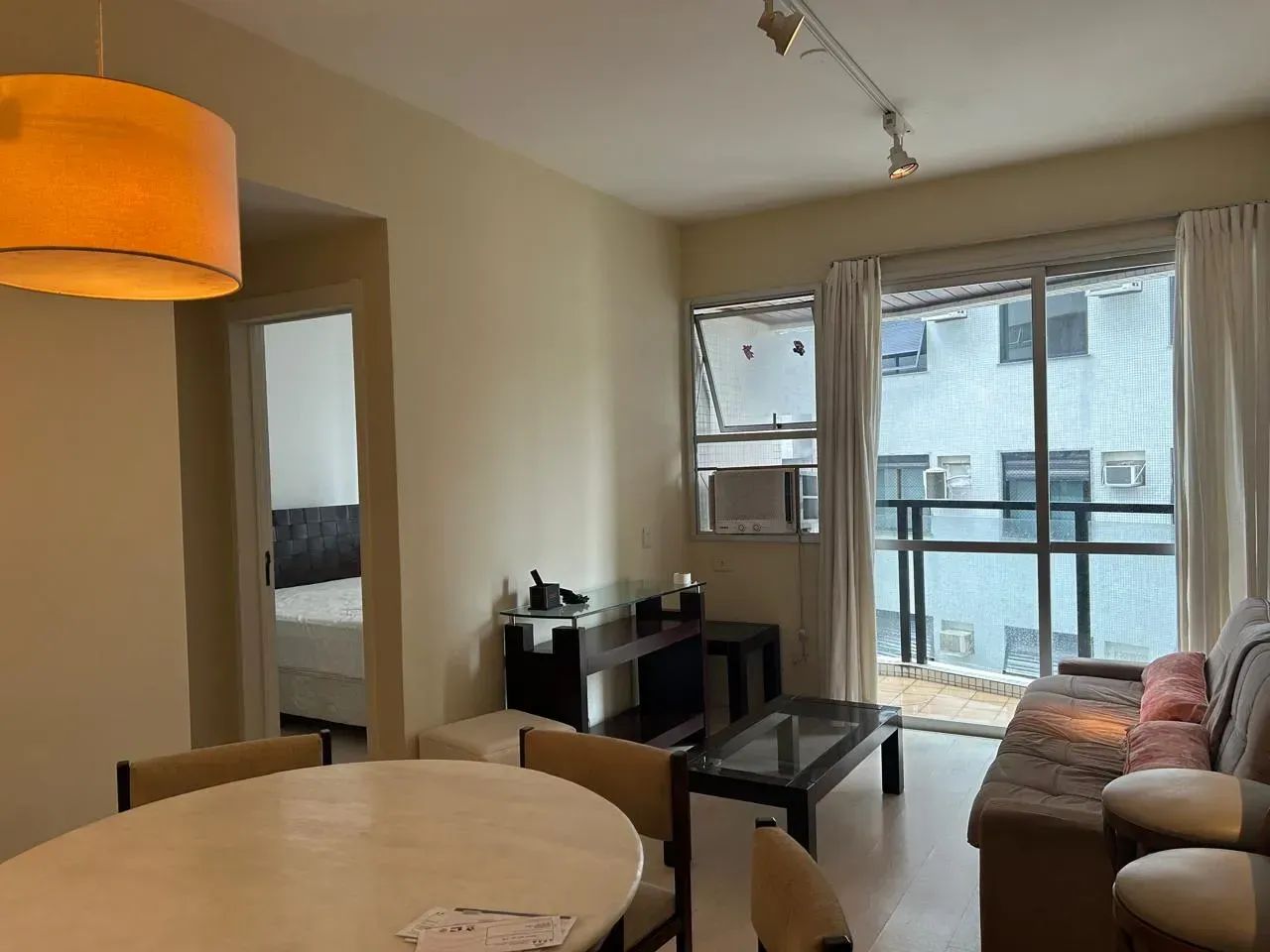 Quarto e Sala Mobiliado no Leblon - 1 Vaga