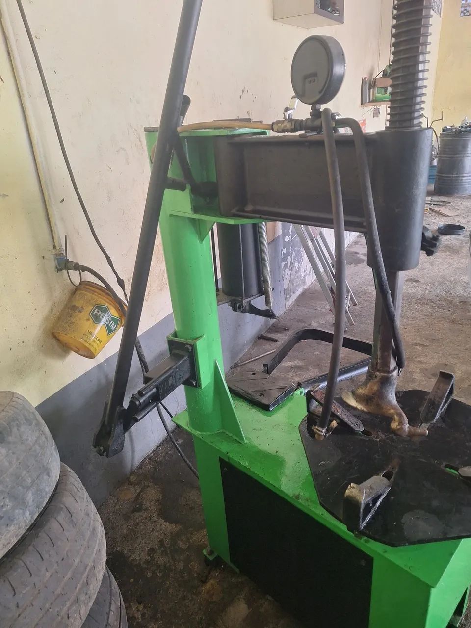 Máquina de desmontar pneus 