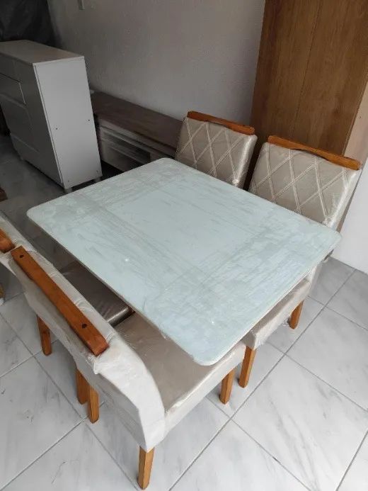 Mesa 4 cadeiras tampo de vidro 1,00 x 0,80 - Foto 4