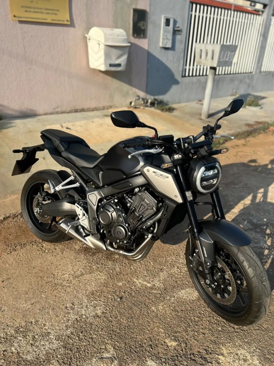 CB 650R 2024 1.700 KM - Foto 2