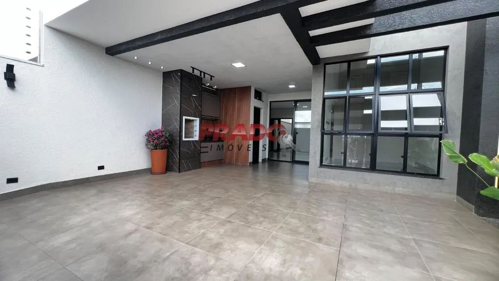 Casa à venda em Sarandi, Jardim Versalhes, com 2 quartos, com 108.9 m²