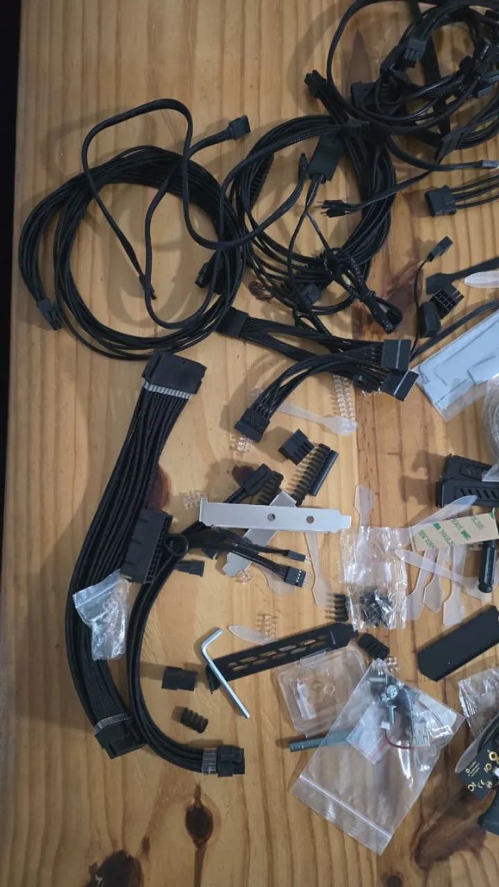 Lote de cabos, extensores, acessórios e ferramentas para PC e cabos custom - Foto 5