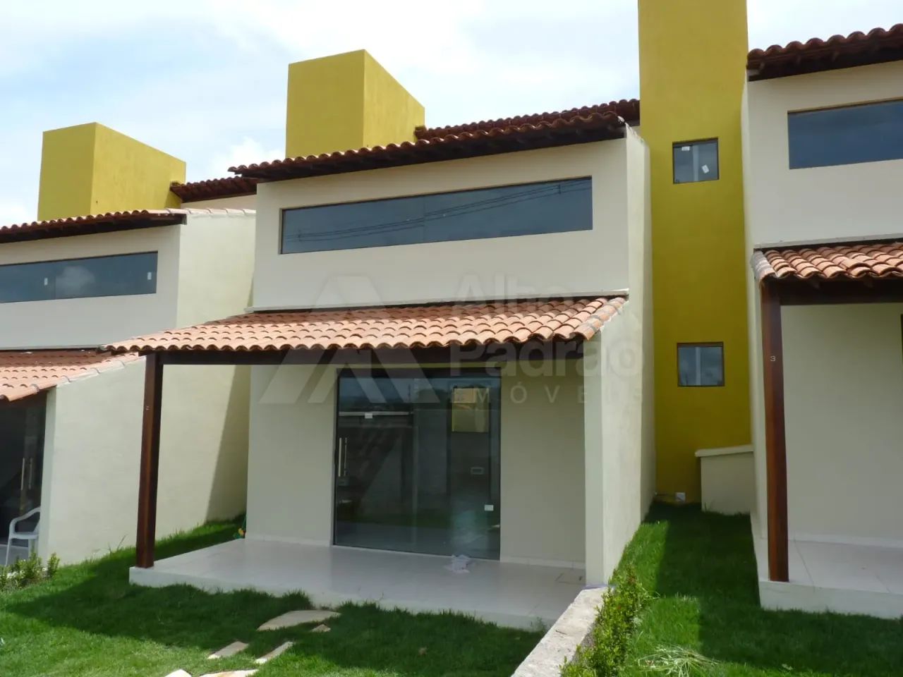 CASA MOBILIADA EM PRIVÊ- CONTRATO ANUAL - GRAVATÁ