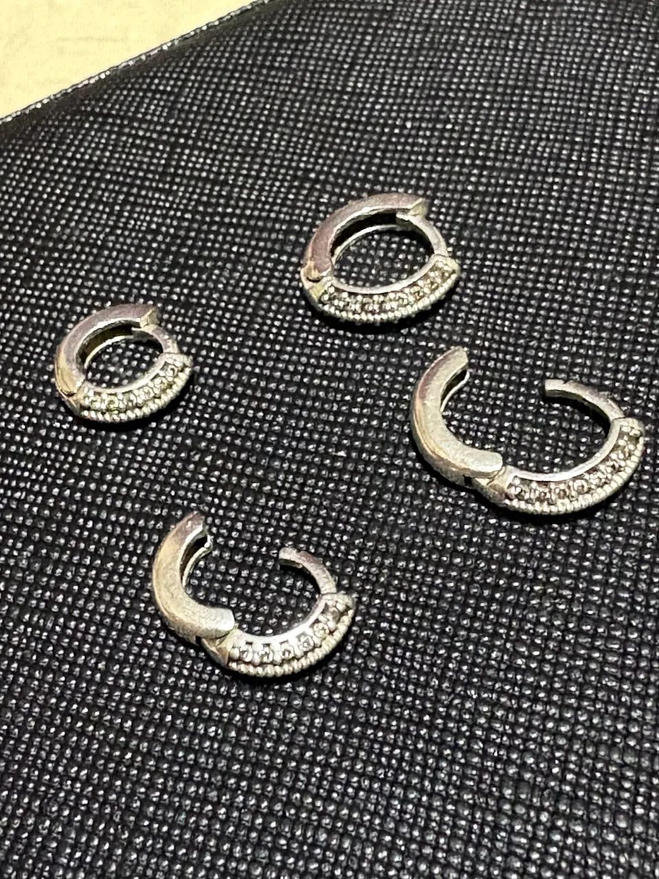 Conjunto de argolas - Prata 925 com pedras - Foto 3