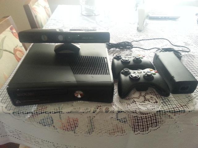 Xbox 360+ 2 manetes com kinect