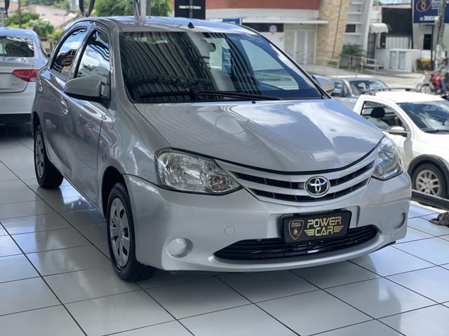Toyota etios hatch único dono