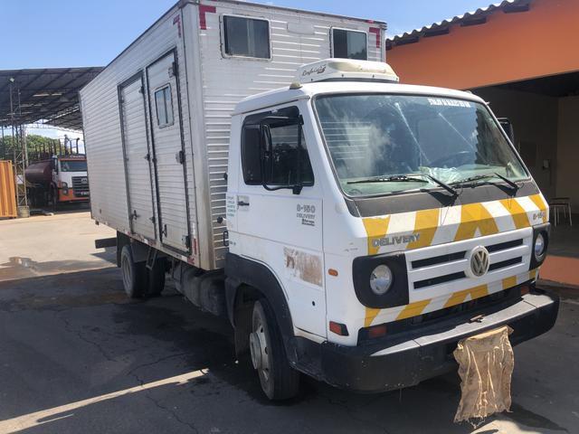Caminhão 8-150