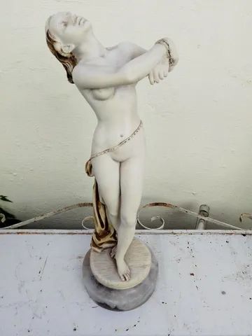Estatueta de resina 59 cm. , De 1977.