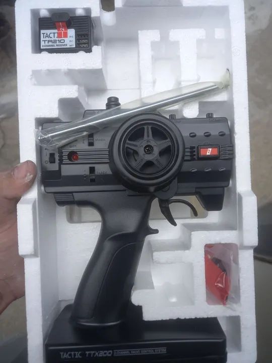 Vendo carrinho rádio controle a combustão 