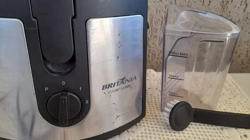 VD. Centrifuga para Frutas, Suco Britânia 1000 - 110 volts - Semi Nova