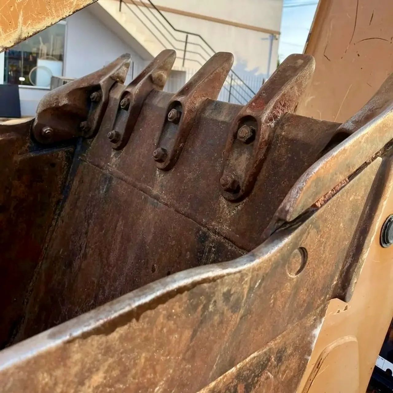 RETROESCAVADEIRA CASE 580N 2020 - PASSO COM SINAL MÍNIMO R$32.500,000 - Foto 4