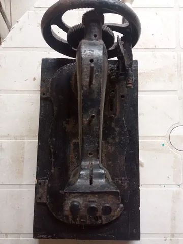 Máquina costura antiga - Foto 3