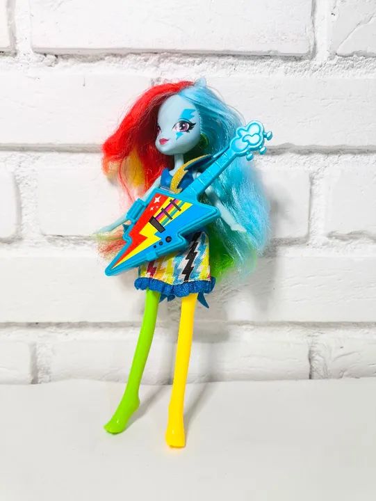 Boneca My Little Pony Equestria Girls Rainbow Dash pônei