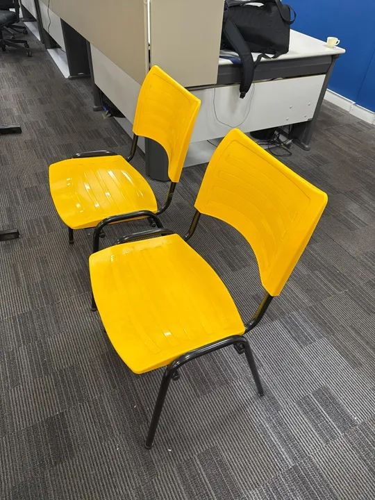Conjunto de Cadeiras Amarelas