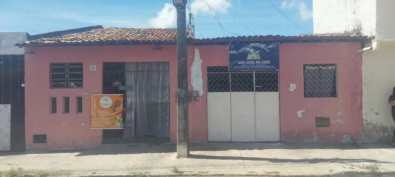 Vendo casa no bairro Santos Dumont.
