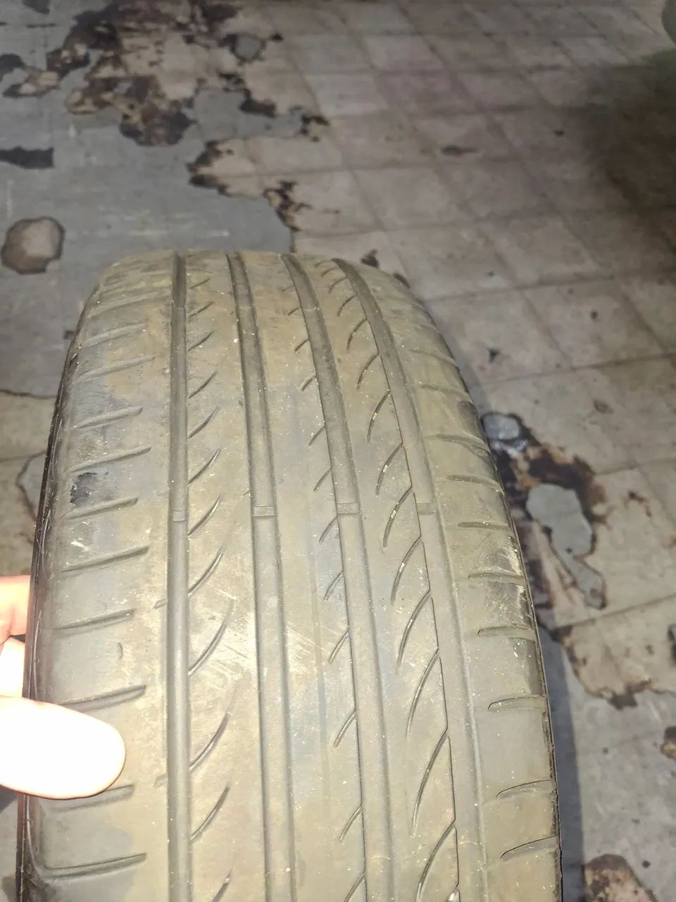 Pneu 185/55/16 pirelli  bom estado  - Foto 2