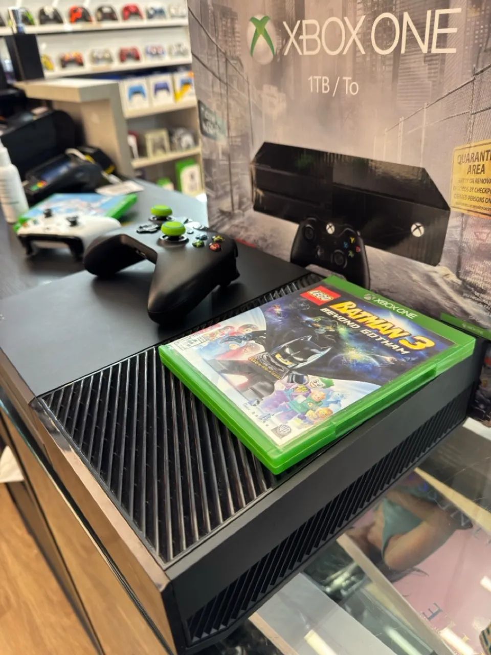 Xbox One 1TB com Jogo LEGO Batman 3 - Foto 3