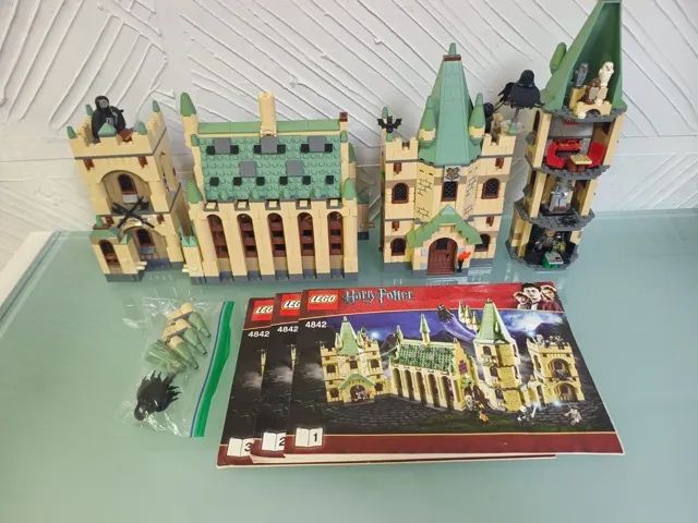 Lego 4842- O Castelo de Hogwarts- Pecas 1290-ano 2010-completo-em