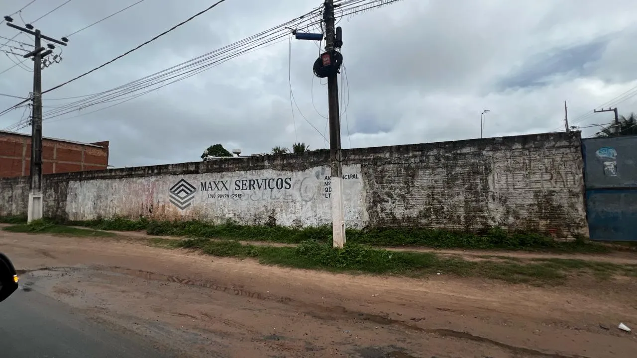 Aluga-se Terreno na Roposa todo murado