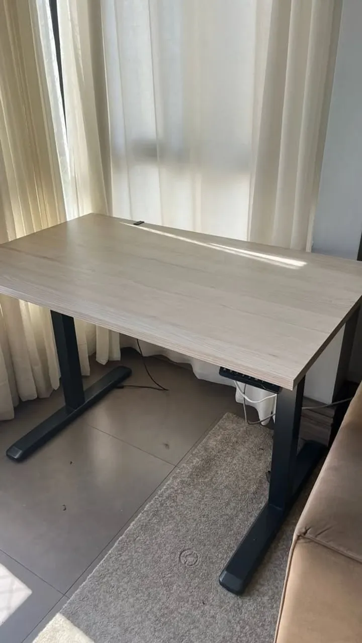 Mesa com regulagem de altura elétrica Slikdesk Selectia
