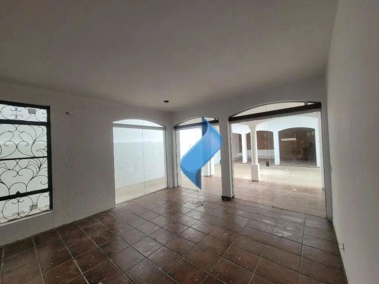 Casa com 4 dormitórios - Jardim Santa Rosália