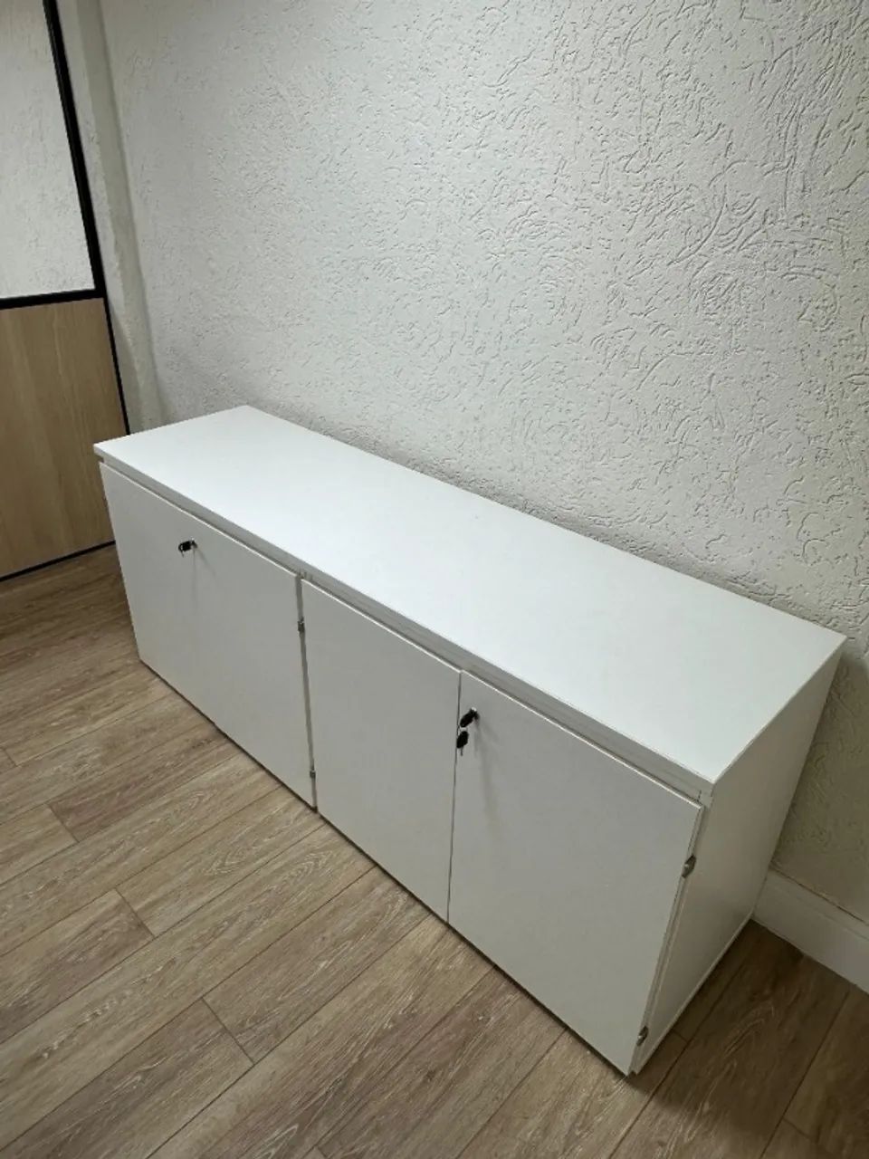 Armário Baixo com 4 Portas - Com chaves - Cor. Branco - Foto 4