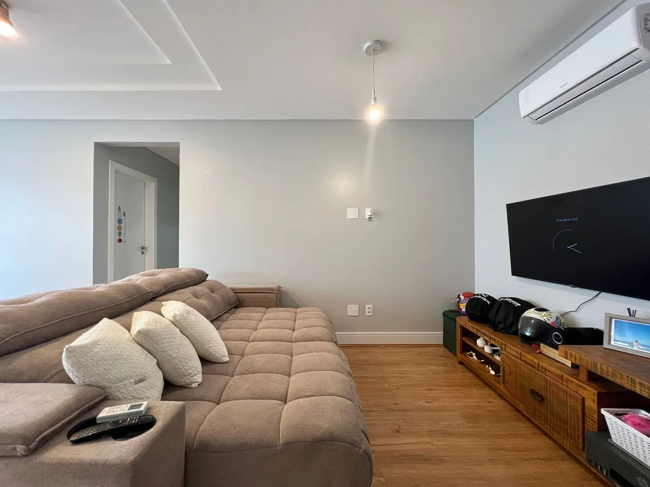 APARTAMENTO DE 2 DORMITORISO MOBILIADO E DECORADO A VENDA EM CAPÃO DA CANOA!