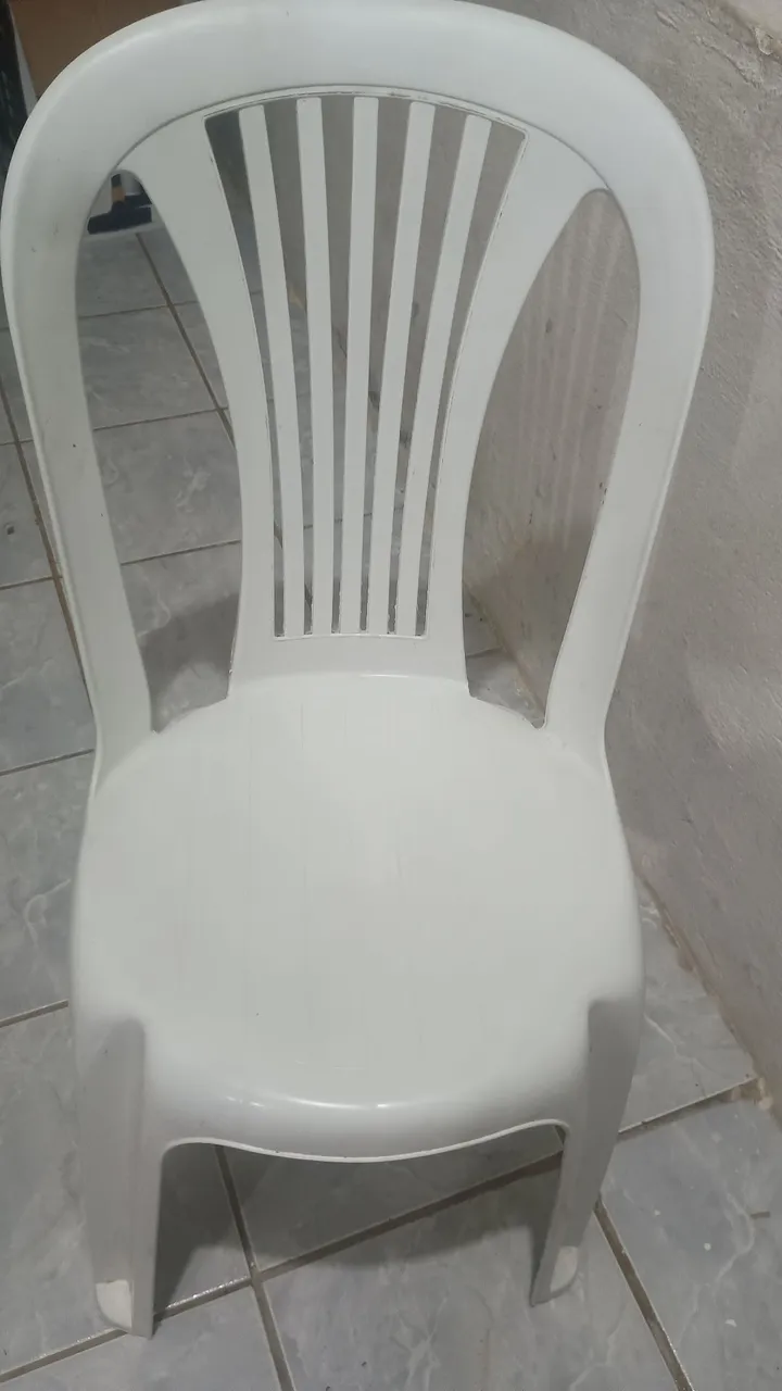 Cadeira de plástico branca reforçada