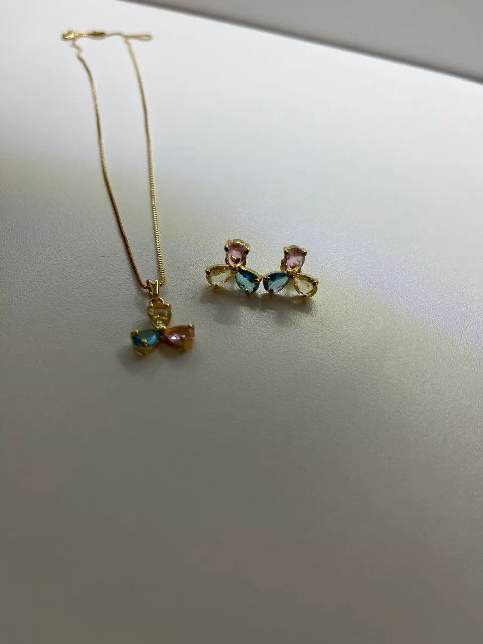 Conjunto de brinco e colar