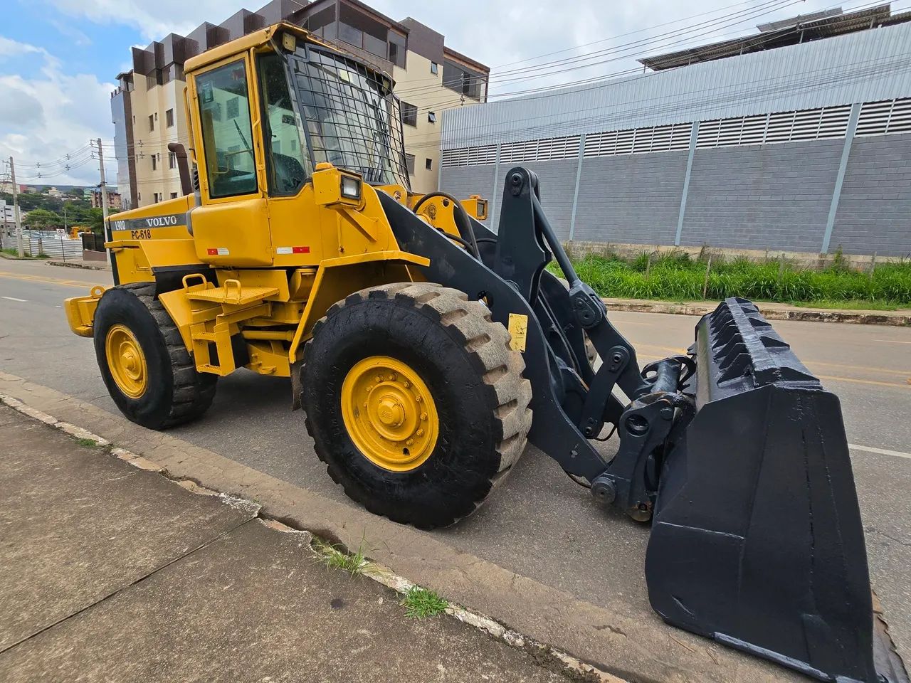  Pá Carregadeira Volvo L90 - Foto 4